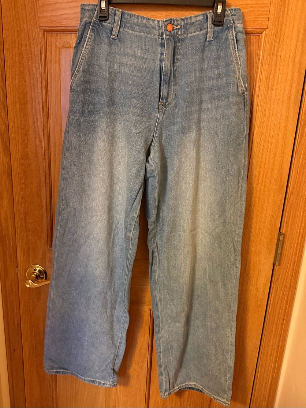 Universal Thread Women's Light Blue Relaxed Straight Wide Leg Jeans